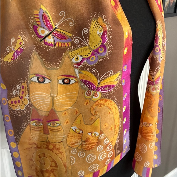 SCARF - Picture 2 of 3